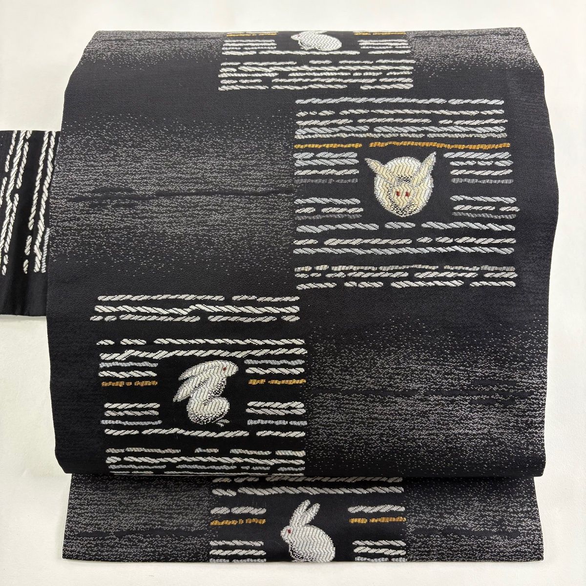 名古屋帯 名品 うさぎ 縞 金銀糸 黒 正絹 【中古】 - メルカリ