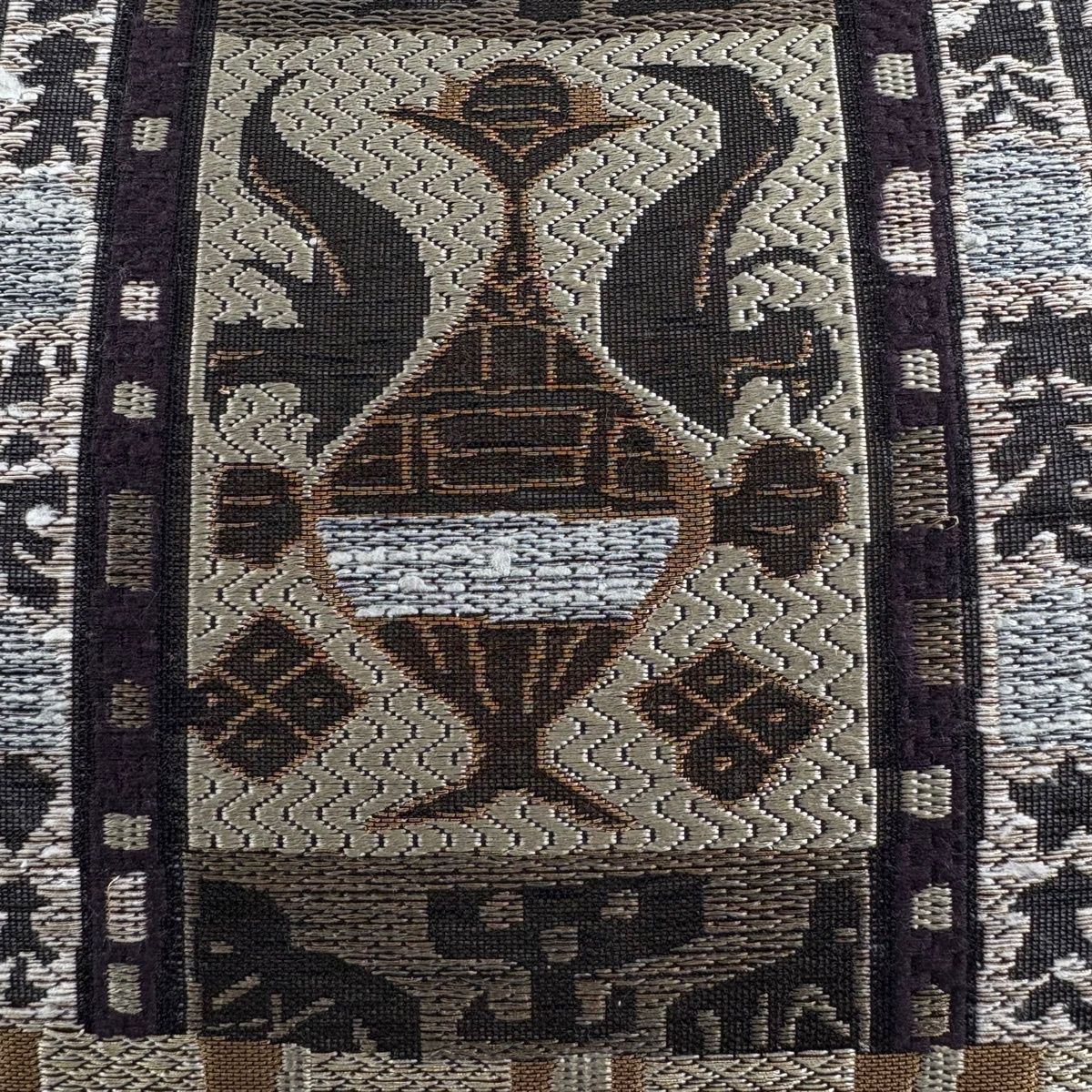 袋帯 動物 幾何学模様 金糸 ベージュ 六通 正絹