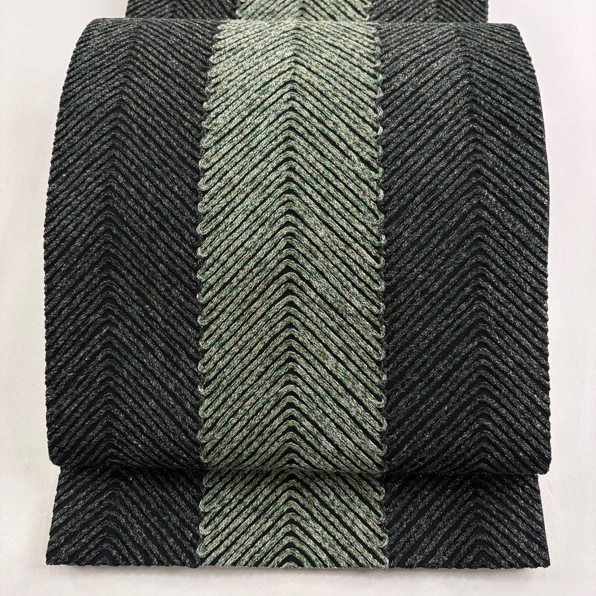 美品】 袋帯 名品 無月 落款 幾何学模様 箔 緑 全通 正絹 【中古