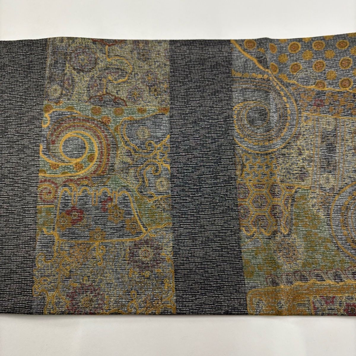  袋帯 前田仁仙 落款 花唐草 幾何学模様 銀通し 金彩 黒灰 全通 正絹 袋帯 帯