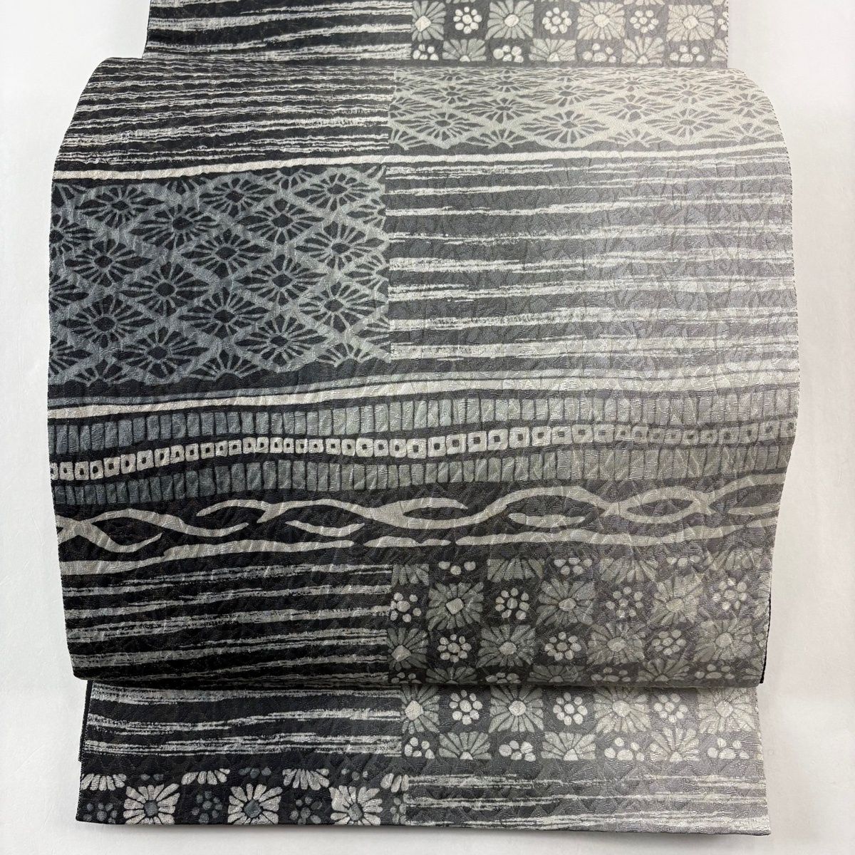 袋帯 花 幾何学模様 金通し 墨色 全通 正絹