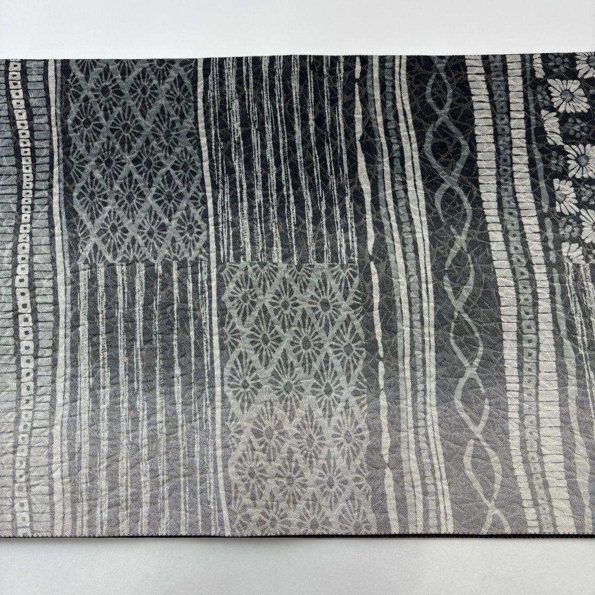 美品】 袋帯 名品 花 幾何学模様 金通し 墨色 全通 正絹 【中古