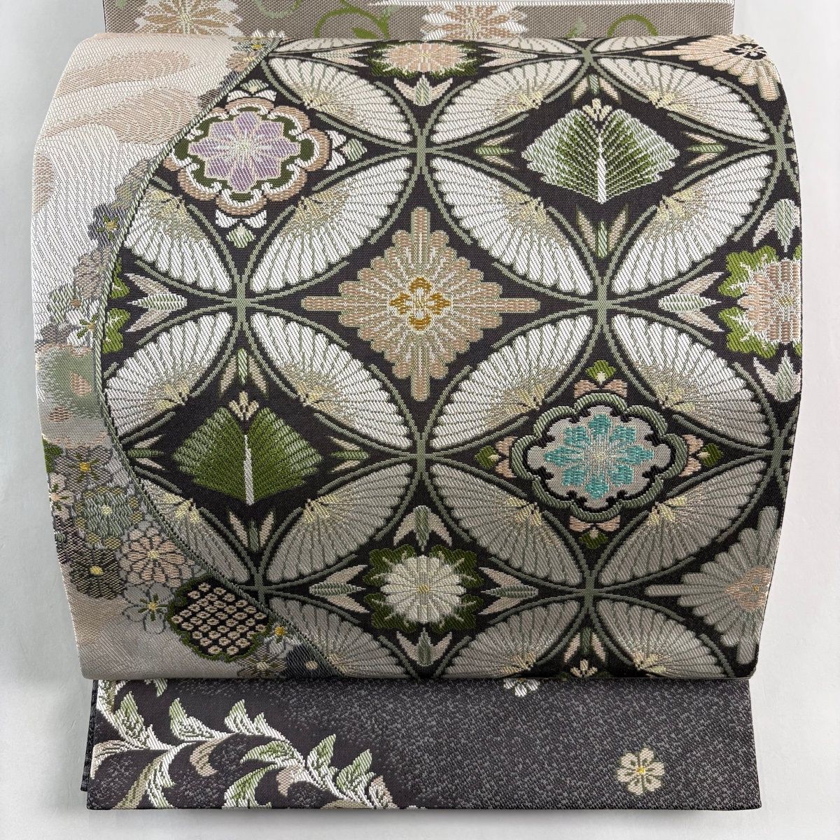 袋帯 やまと 七宝 草花 金糸 箔 黒灰 お太鼓柄 正絹