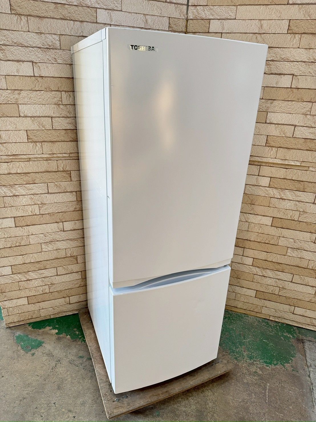 大阪送料無料☆3か月保障付き☆冷蔵庫☆東芝☆2ドア☆2023年☆GR-U15BS