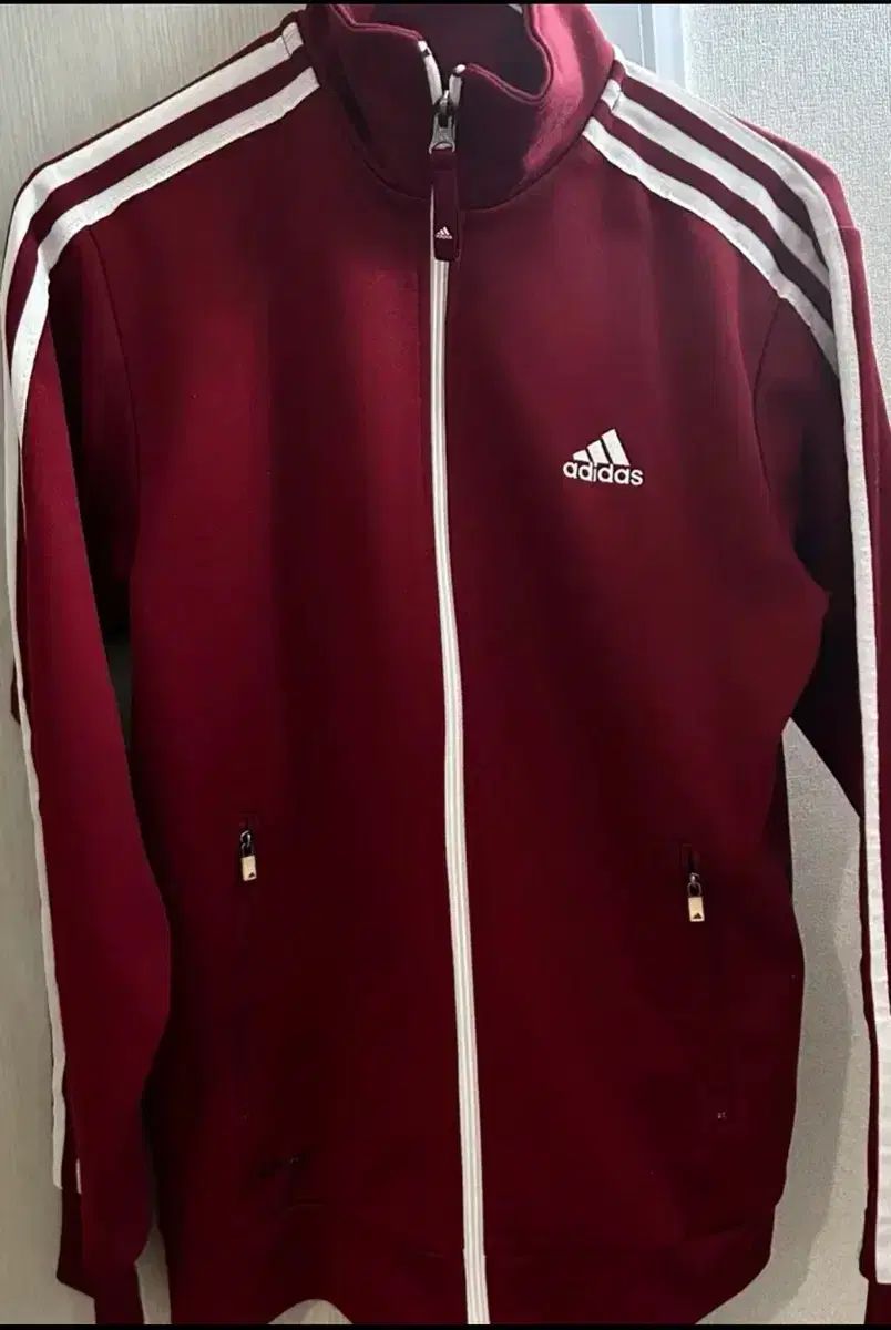 アディダス バーガンディ ジャージ s (使用感なし)