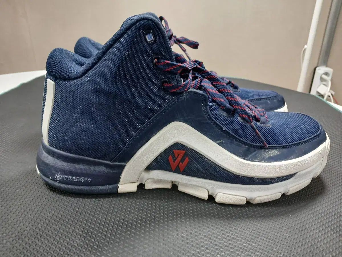 アディダス ジョーン・ウォール バスケシューズ ネイビー 255 260 (タグ260)