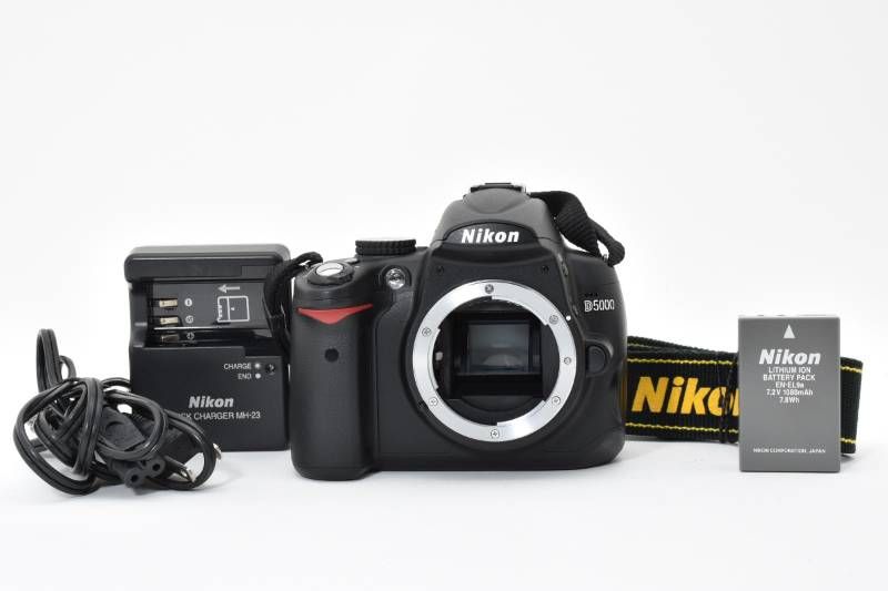 実用品】Nikon ニコン D5000 ボディ シャッター数249枚と極小 デジタル