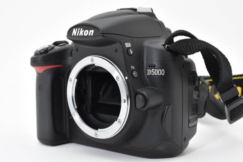 実用品】Nikon ニコン D5000 ボディ シャッター数249枚と極小 デジタル