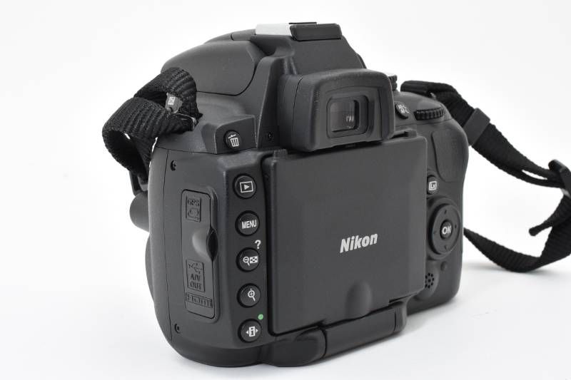 実用品】Nikon ニコン D5000 ボディ シャッター数249枚と極小 デジタル