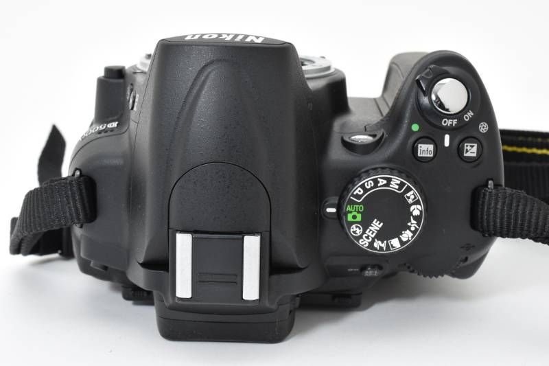 実用品】Nikon ニコン D5000 ボディ シャッター数249枚と極小 デジタル