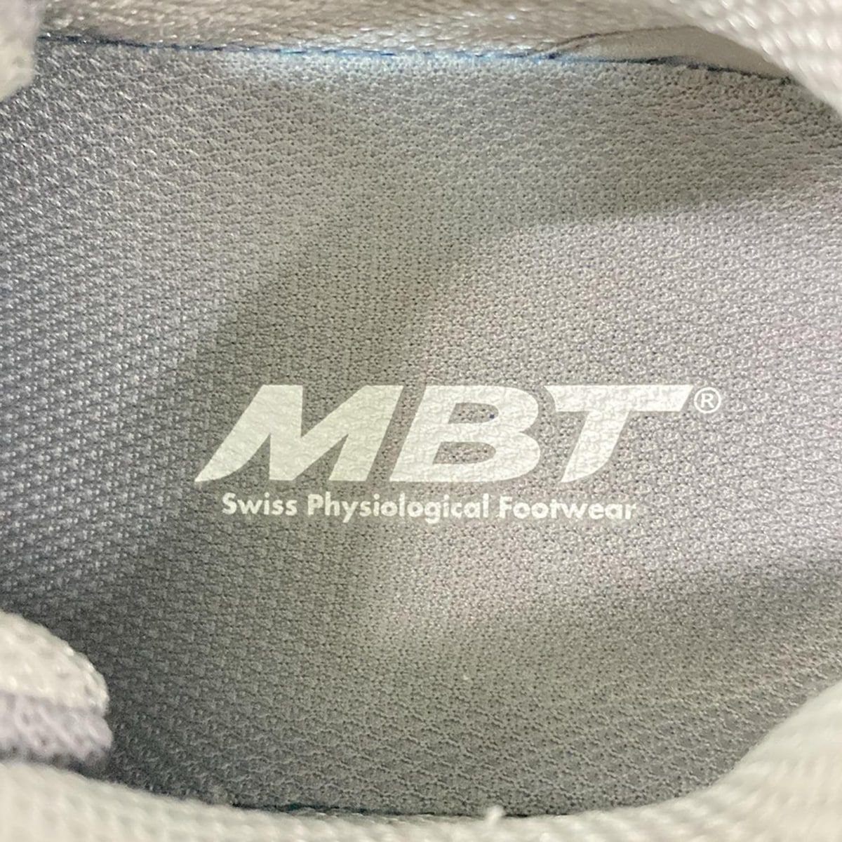 - ダークグレー