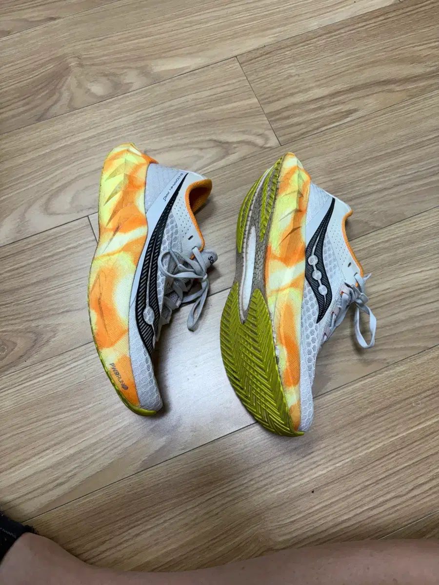  Saucony サッカニー エンドルフィン プロ 4 フォグ フィール 255 調理器具 寝袋 登山靴 トレッキングシューズ アウトドアシューズ