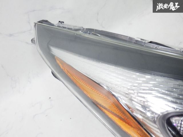 トヨタ　50プリウス前期　ZVW55 右ヘッドライト プリウス 50系/ZVW50/ZVW51/ZVW55 純正 前期 左 ヘッドライト/ランプ