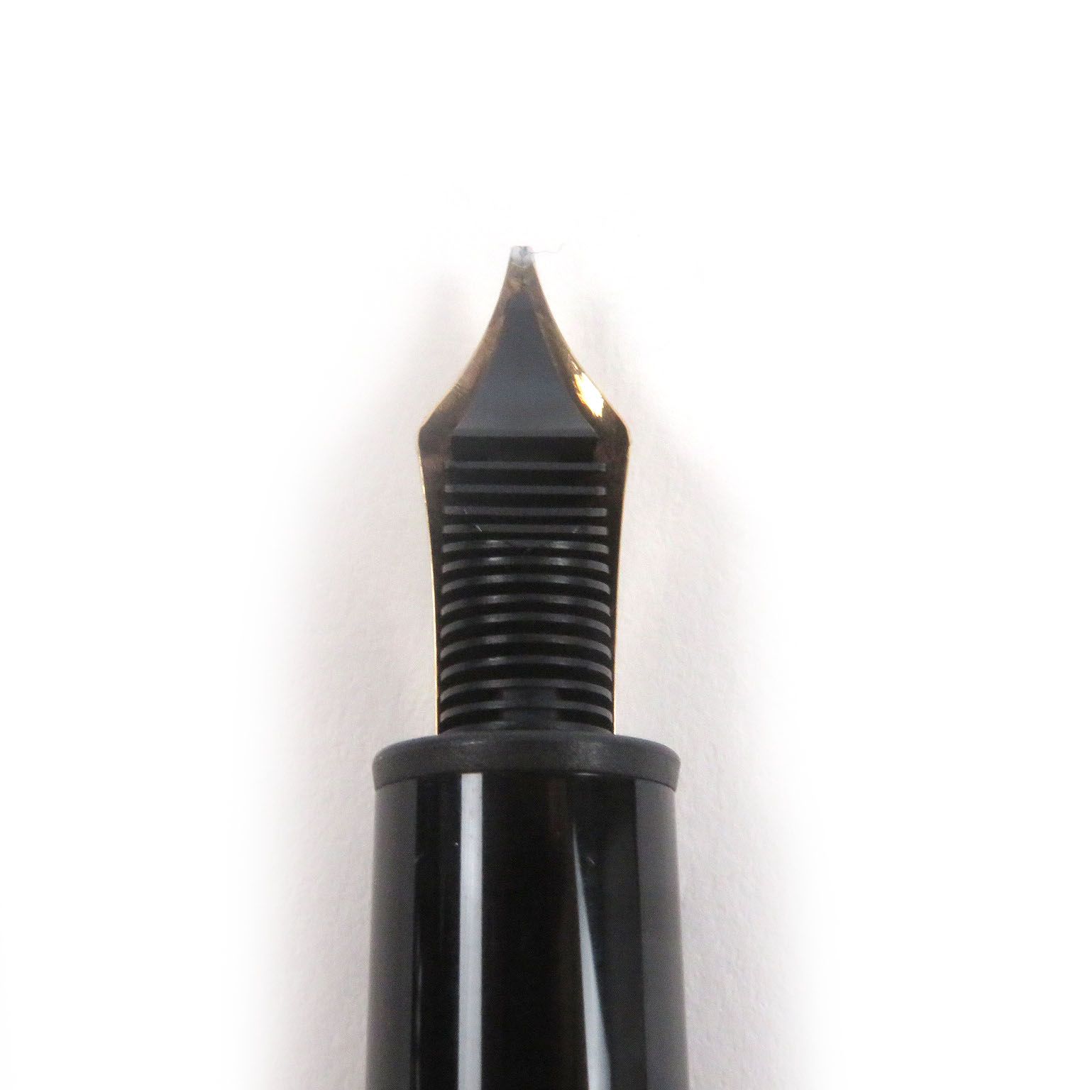 □ モンブラン マイスターシュテュック ル グラン ペン先14 K Bニブ キャップ式 万年筆 ブラック ゴールド ドイツ製 メンズ