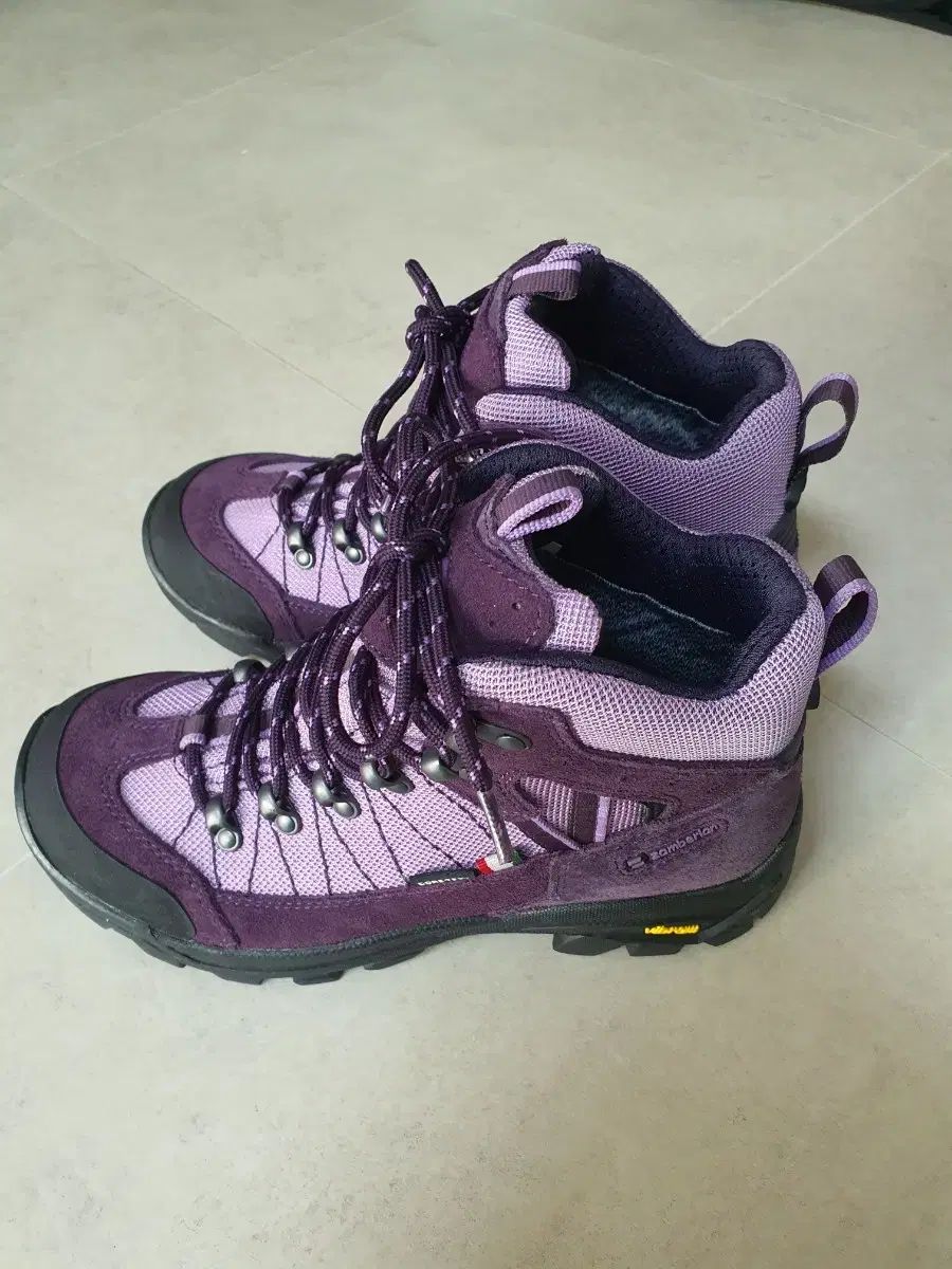 ザン ン ゴアテックス 登山靴 235 レディース