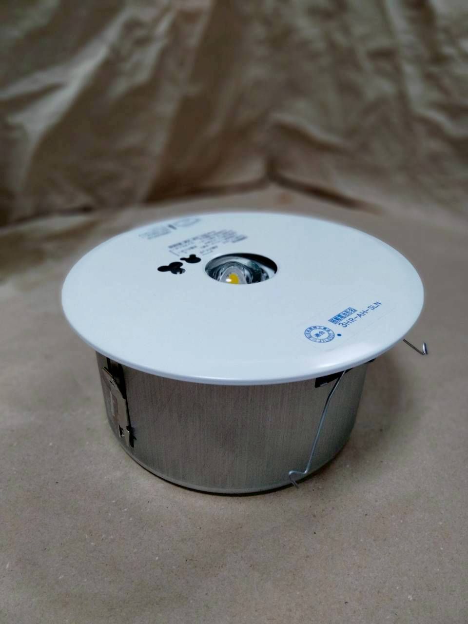 LED非常用照明器具 東芝 専用形 LEDEM13621M || 埋込形 未検品東芝
