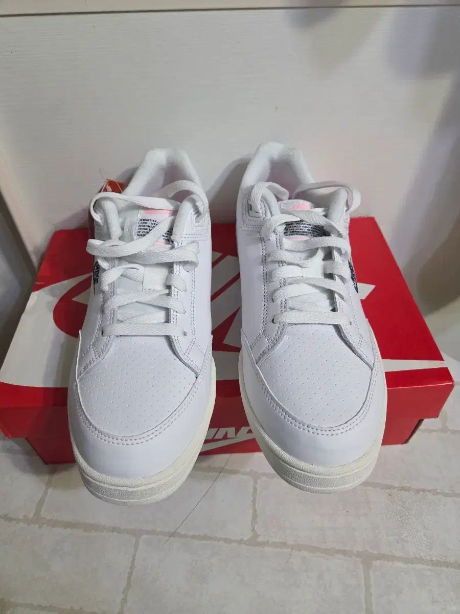 1 A 2190 100 ナイキ スニーカー