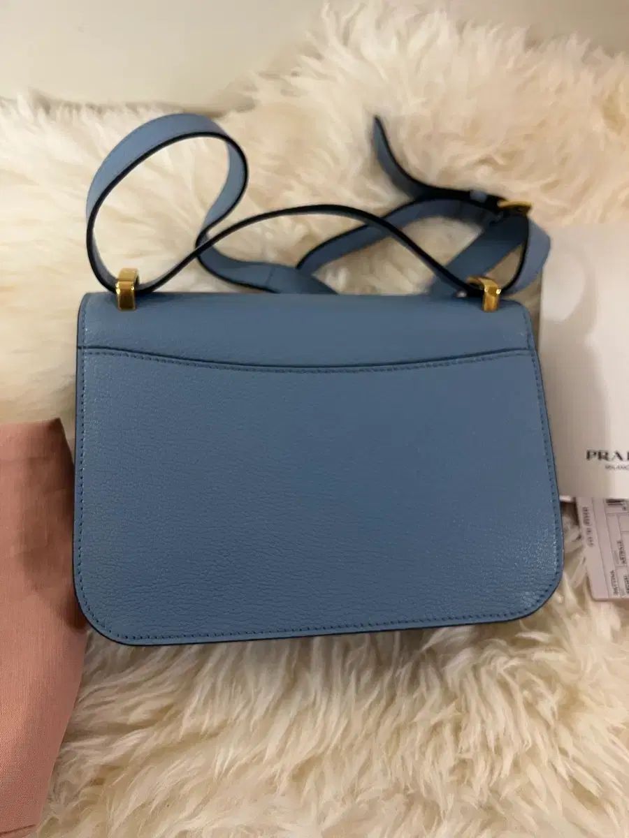 プラダ マドラス アストラル カバン 店舗 378万円