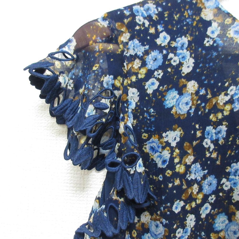 美品 DSQUARED2 ディースクエアード フラワープリント ジョーゼットブラウス サイズ36 ブルー レディース 古着 中古 USED 美品 DSQUARED2 ディースクエアード フラワープリント ジョーゼット