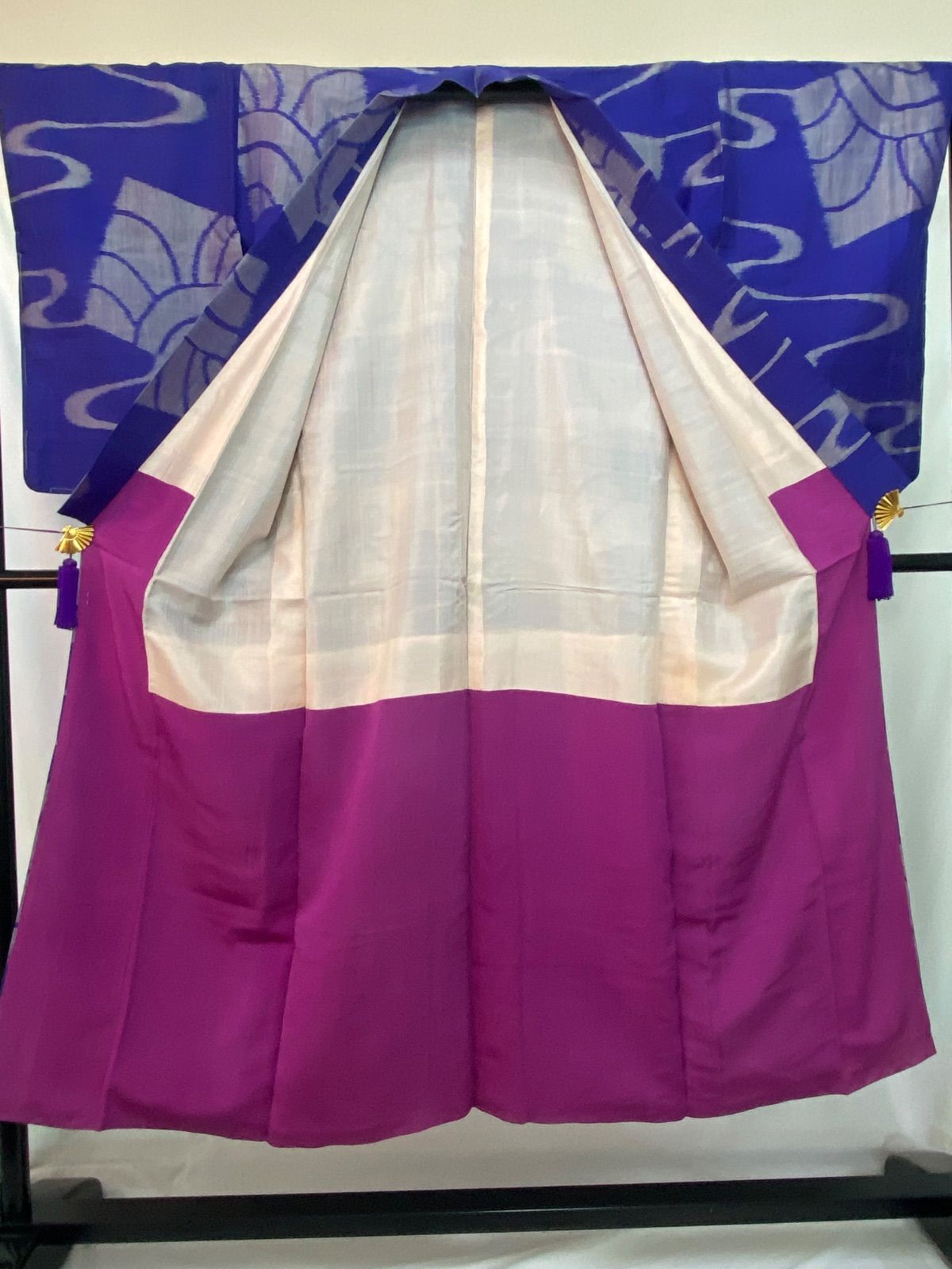 着物】アンティーク着物 アンティーク 銘仙 袷 正絹 しつけ糸あり 青紫