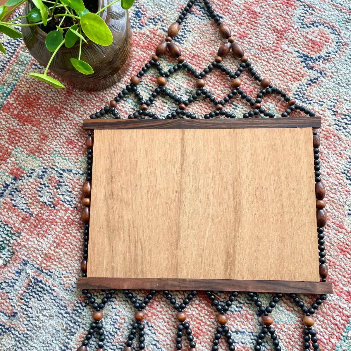 メルカリ便送料込み】昭和レトロ 壁掛けミラー 珠暖簾 木のビーズ