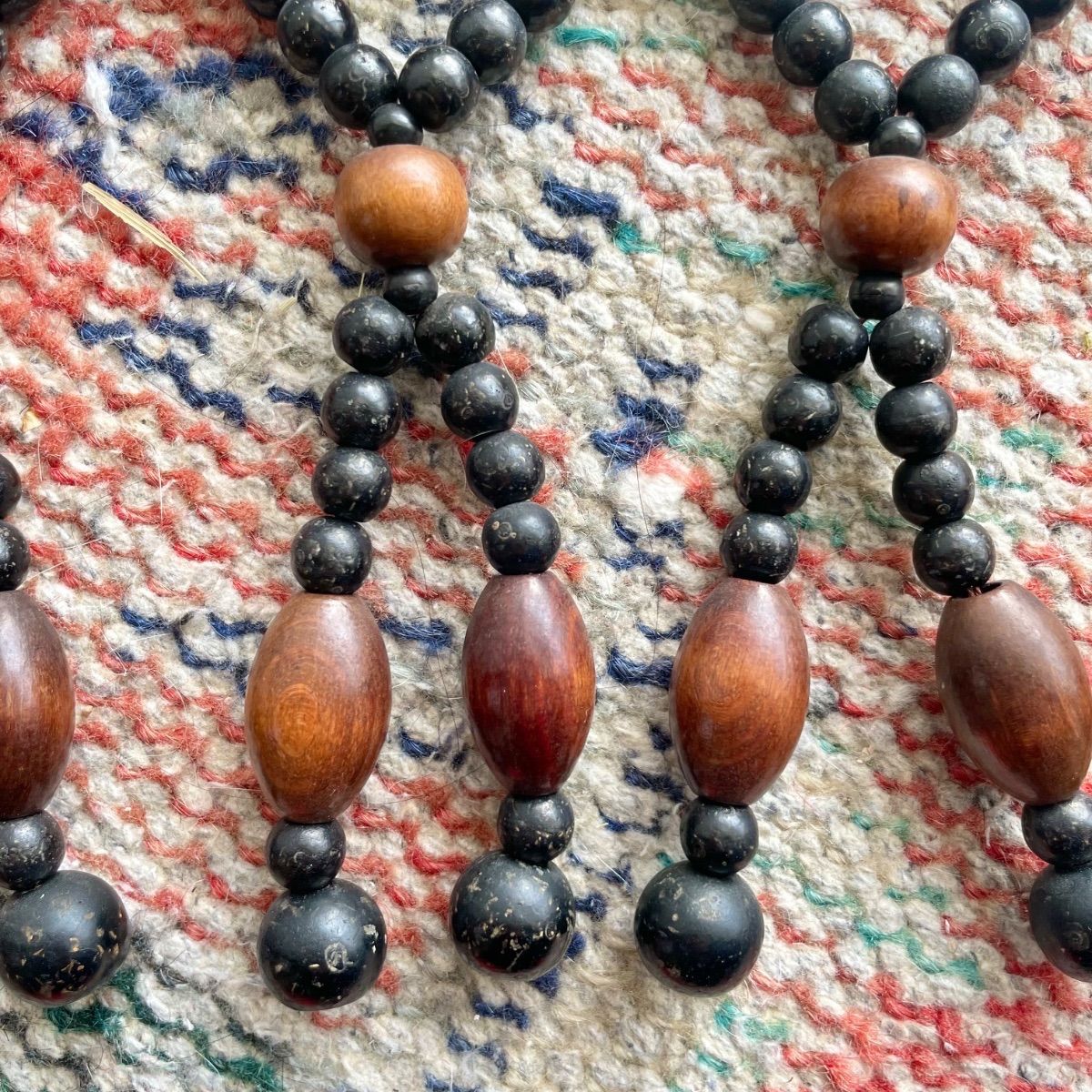 メルカリ便送料込み】昭和レトロ 壁掛けミラー 珠暖簾 木のビーズ