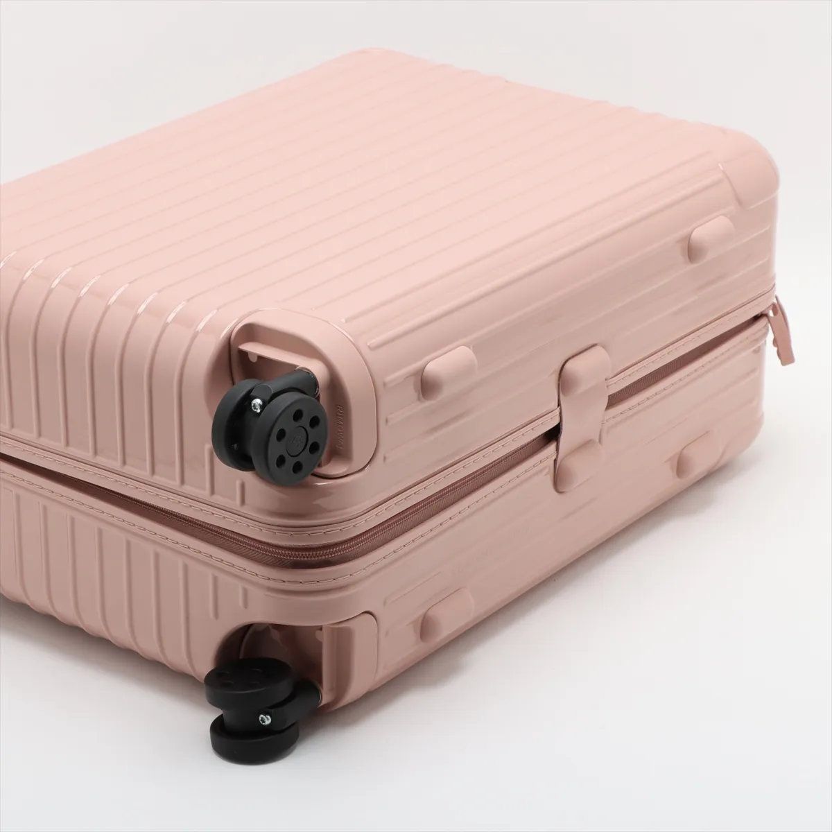 極美品 リモワ エッセンシャル キャビン ポリカーボネート 4輪 スーツ