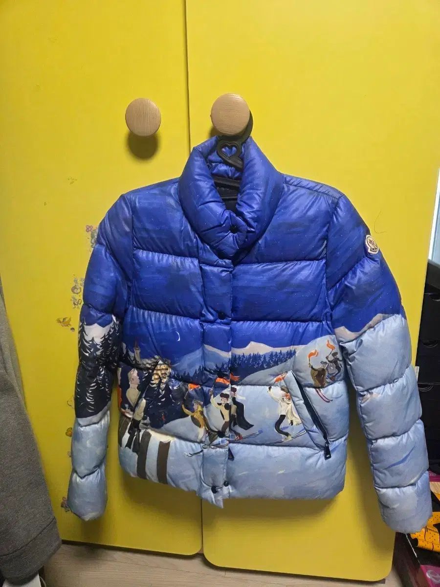 モンクレール ジュニア キッズ 子供 スキー プリンティング ブルー ダウン アウター