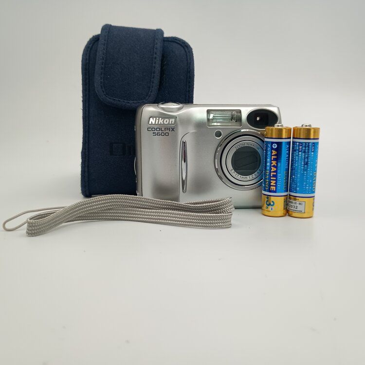 Nikon COOLPIX コンパクトデジタルカメラ シルバー 販売 Nikon COOLPIX