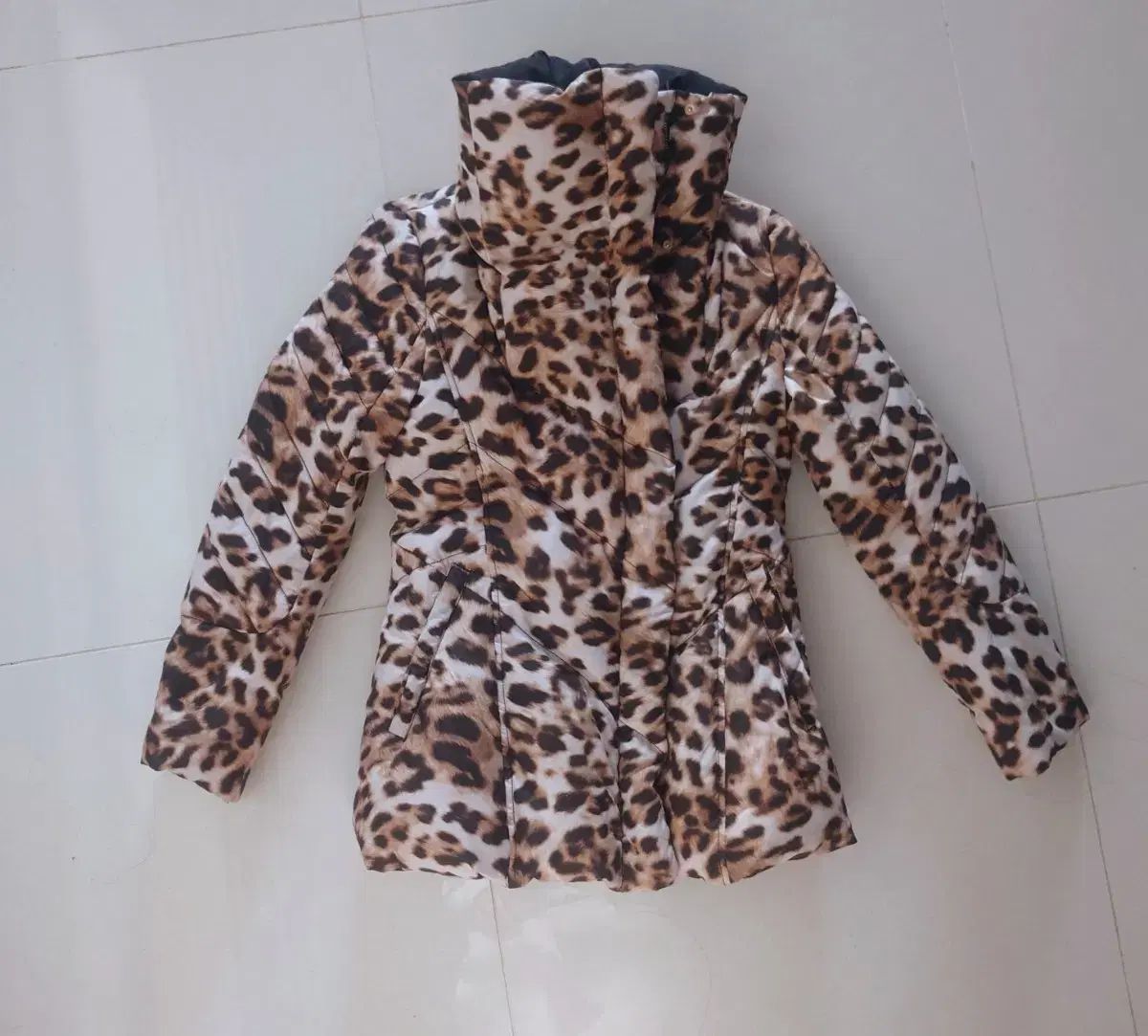 モジョエスピン ヒョウ柄 ダウン 人気