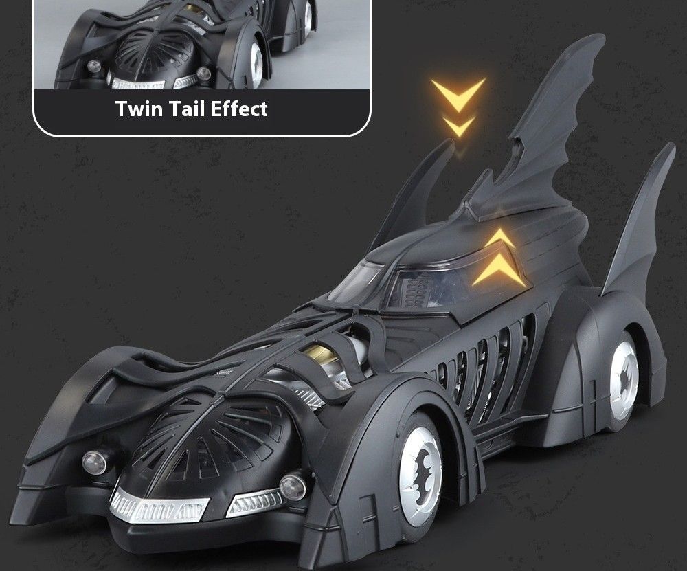  ♥ 1|18 Wウィング バットモービル ダイキャスト ミニカー スプレー噴射 ギミック バットマン ダークナイト Batmobile Batman The Dark Knight その他 ミニカー