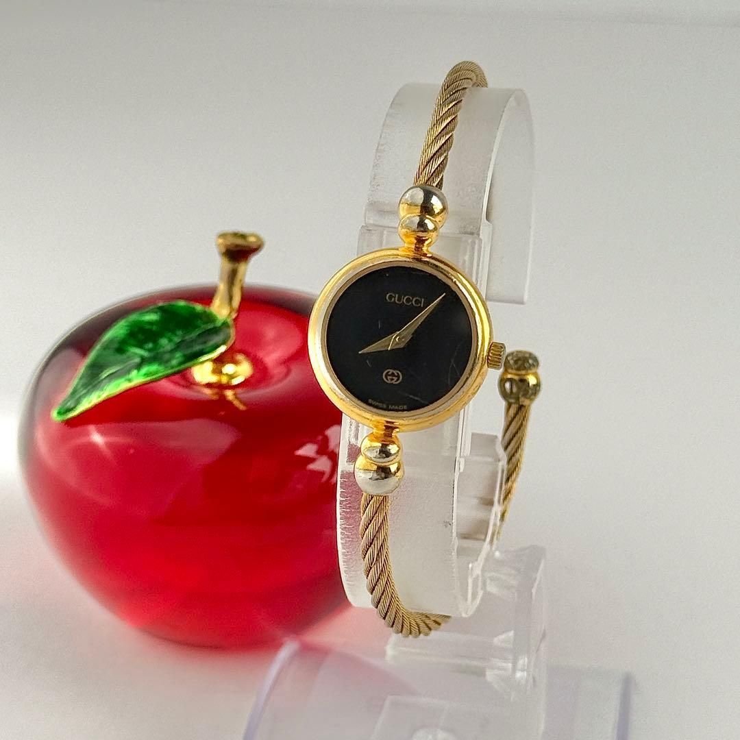 グッチ バングルタイプ ブラック文字盤 新品電池 レディース 腕時計
