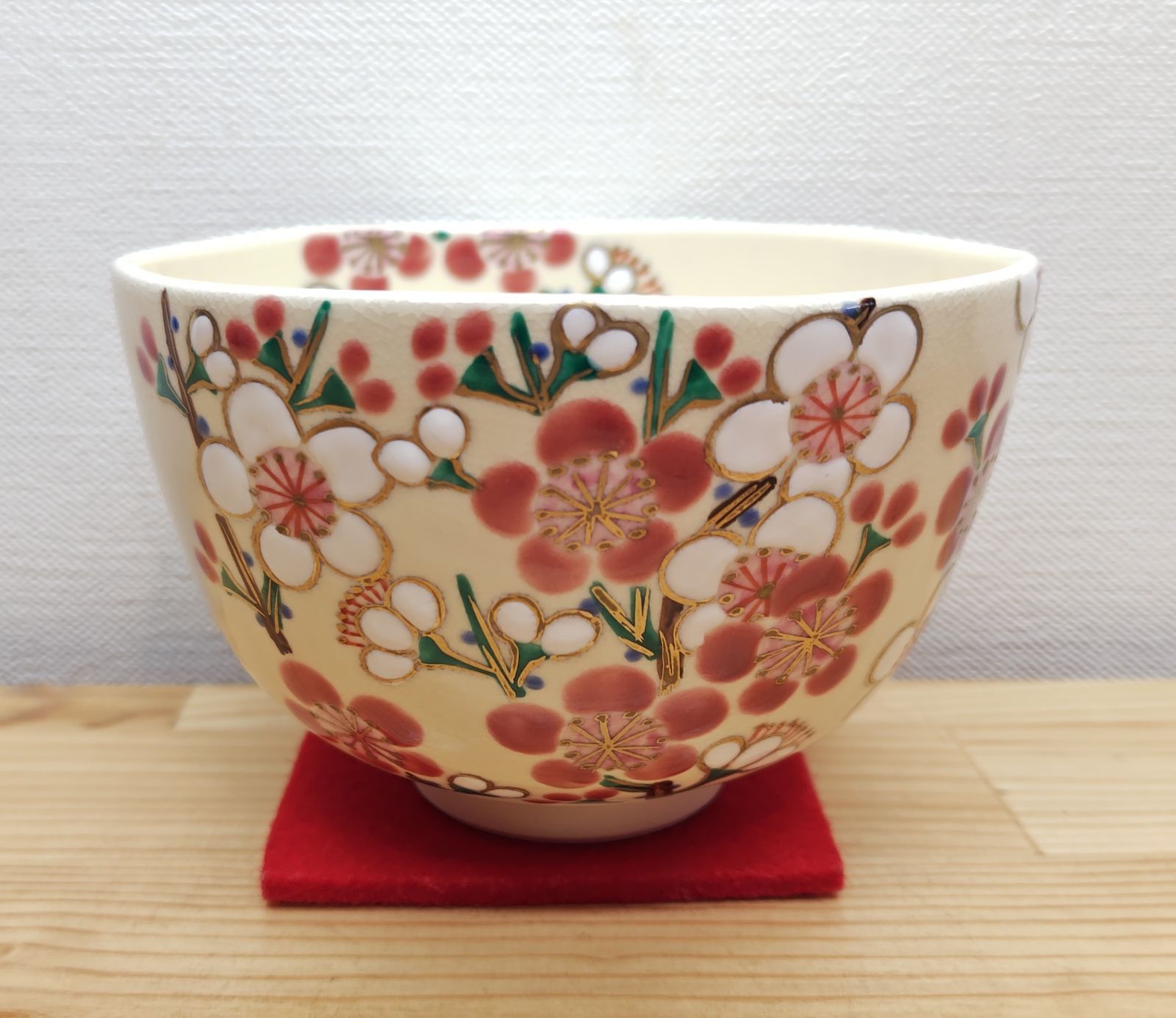 逢絢亭 茶道具 茶碗 京焼 仁清 紅白梅の絵 伊坂清香 紙箱入り