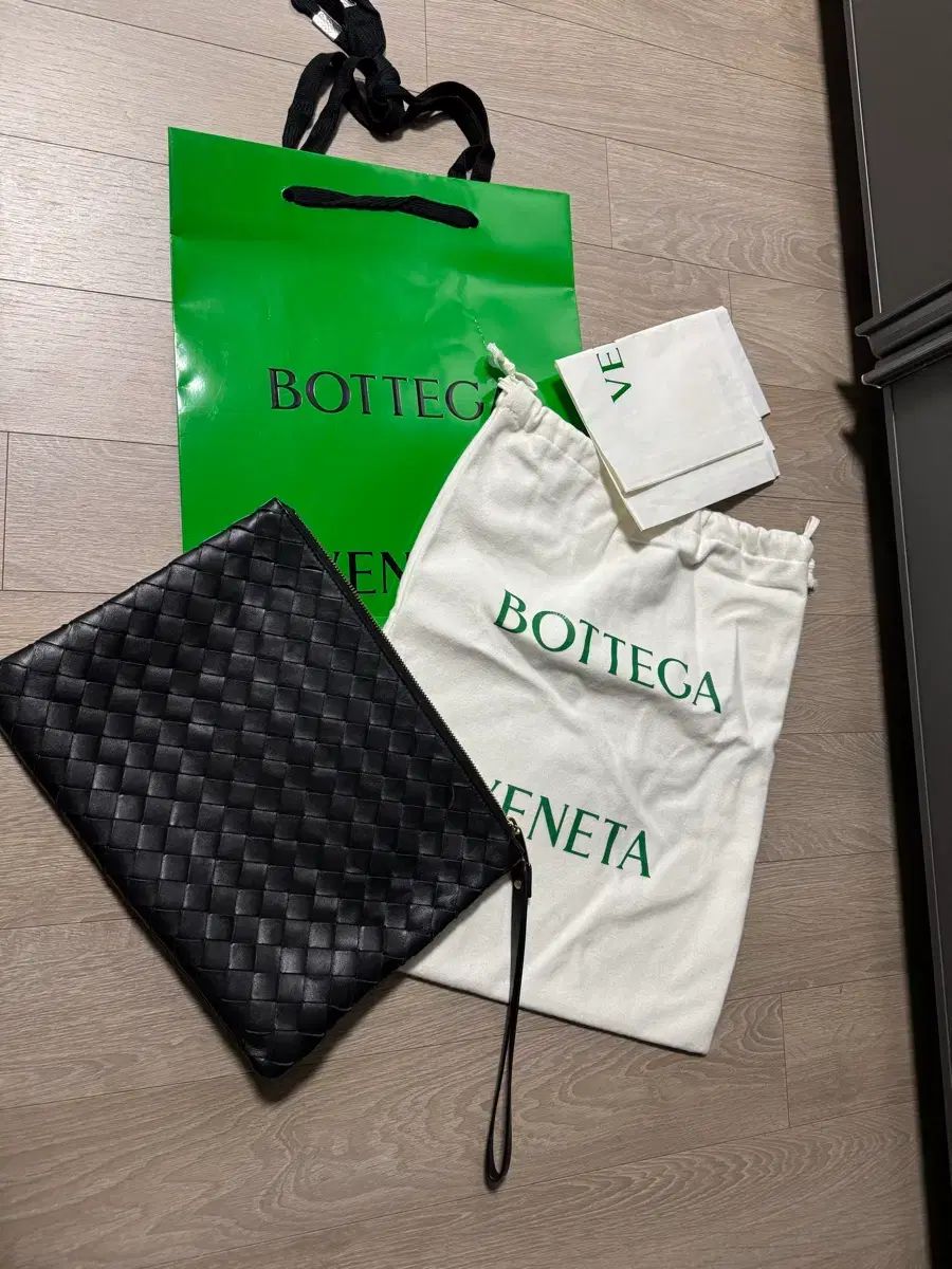 ボッテガ ヴェネタ ブラック クラッチバッグ