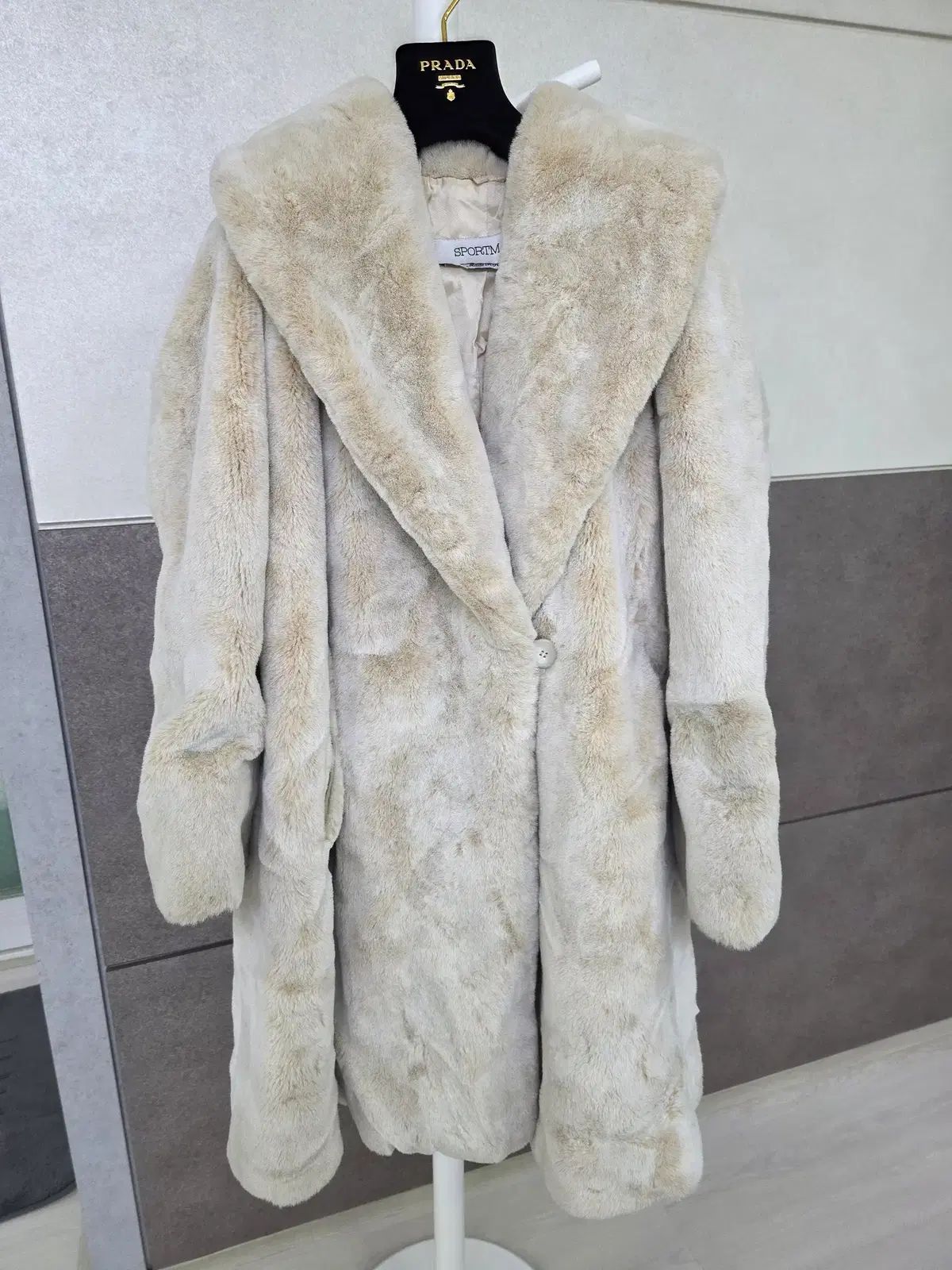 イタリア SPORTMAX フェイクファー ファッション コート 36サイズ