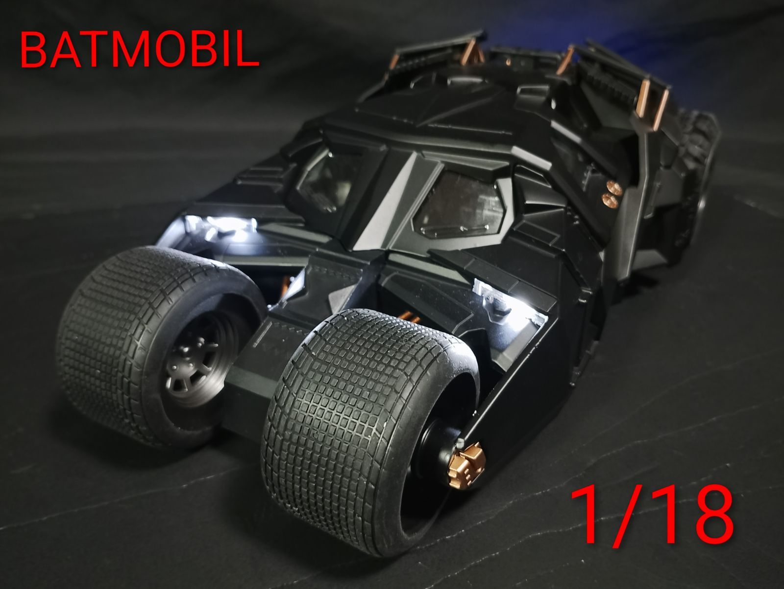 ☆未使用 1/18 バットモービル ダイキャスト ミニカー スプレー噴射