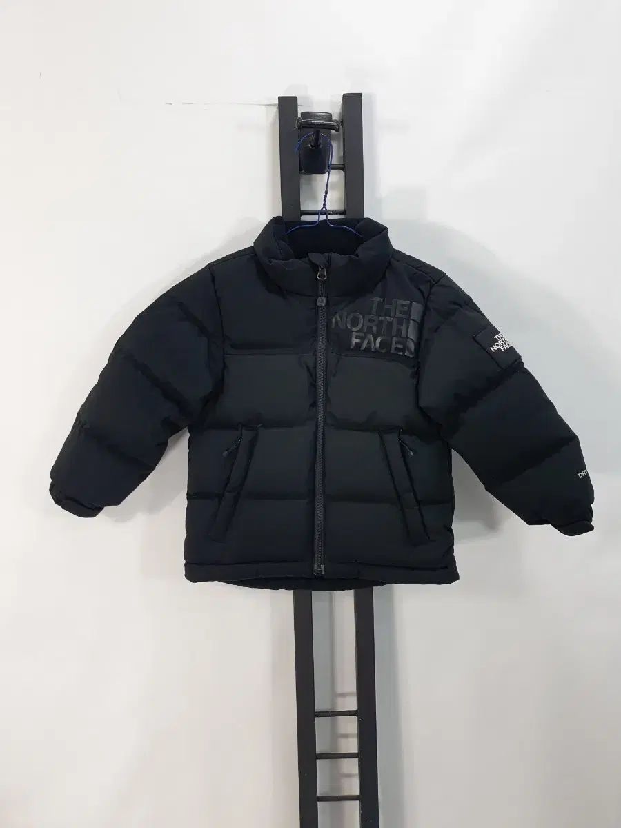 THE NORTH FACE ザノースフェイス キッズ Nuptse ヌプシ ダウン ジャケット 白 ラベル ブラック 4 5歳