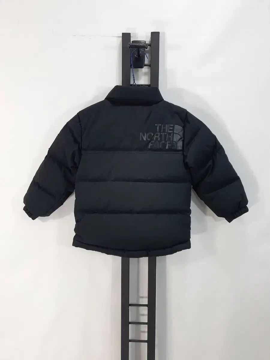 THE NORTH FACE ザノースフェイス キッズ Nuptse ヌプシ ダウン ジャケット 白 ラベル ブラック 4 5歳