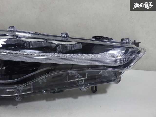 トヨタ カローラクロス Z 純正 右 LED ヘッドライト 打刻Z カローラ
