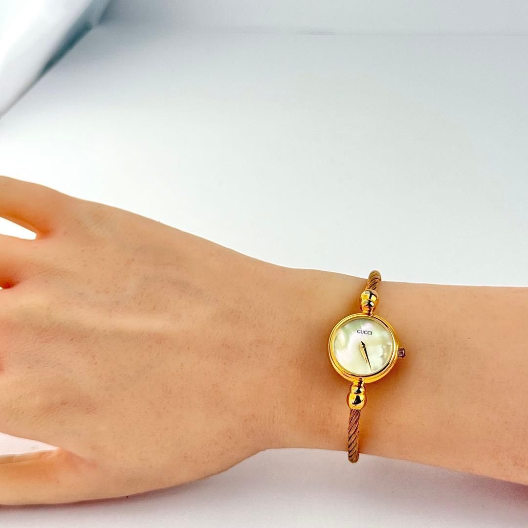 グッチ シェル文字盤 バングル ラウンド 新品電池 レディース 腕時計