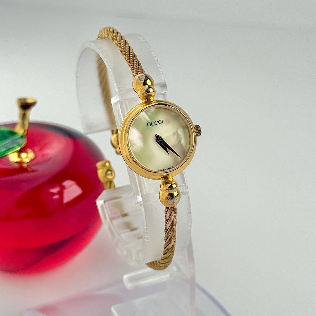 グッチ シェル文字盤 バングル ラウンド 新品電池 レディース 腕時計