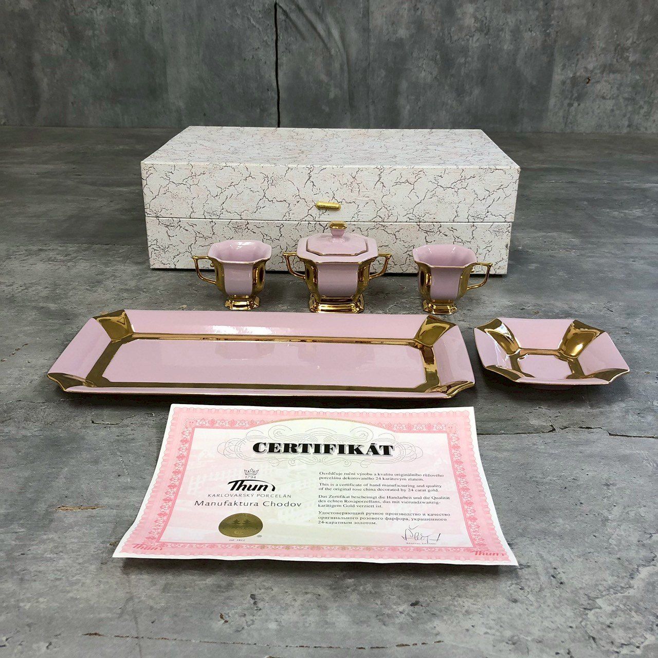 チェコ H-C ホドフ-ショドフ ピンクポーセリン デミタスティーセット 金彩