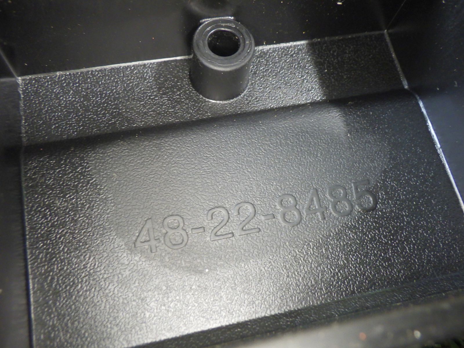 工具や収納ボックスの固定に