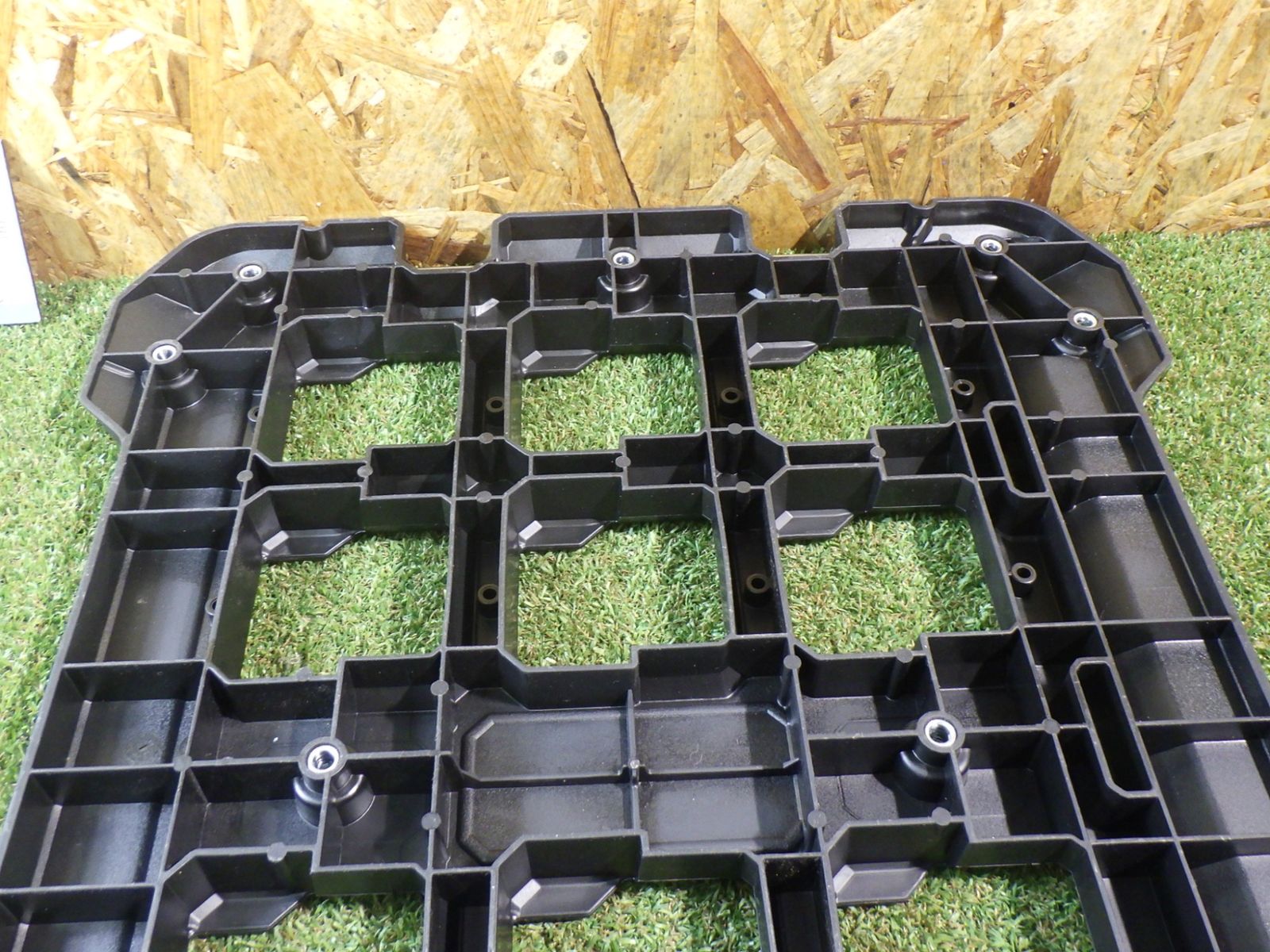 工具や収納ボックスの固定に 品