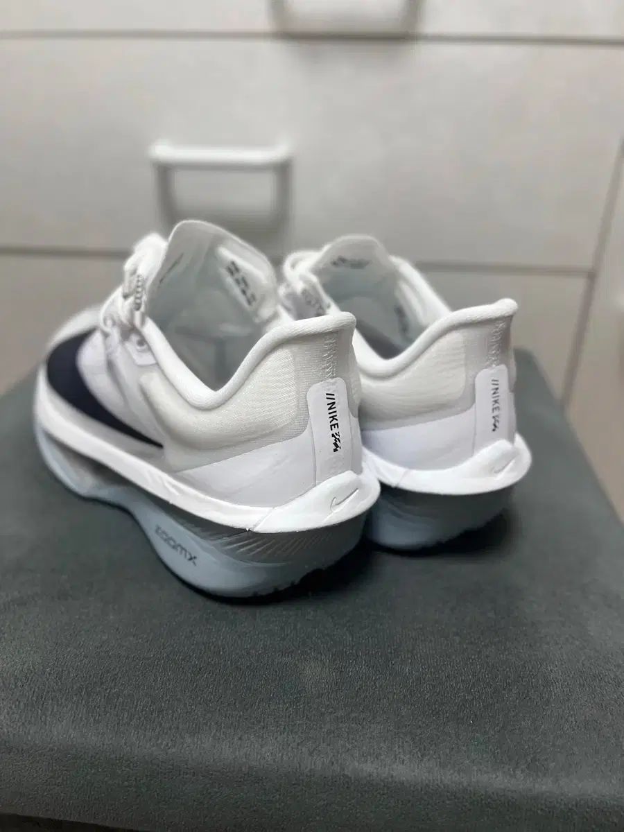 新品) NIKE ナイキ ズームフライ 6 白プラチナ 230mm