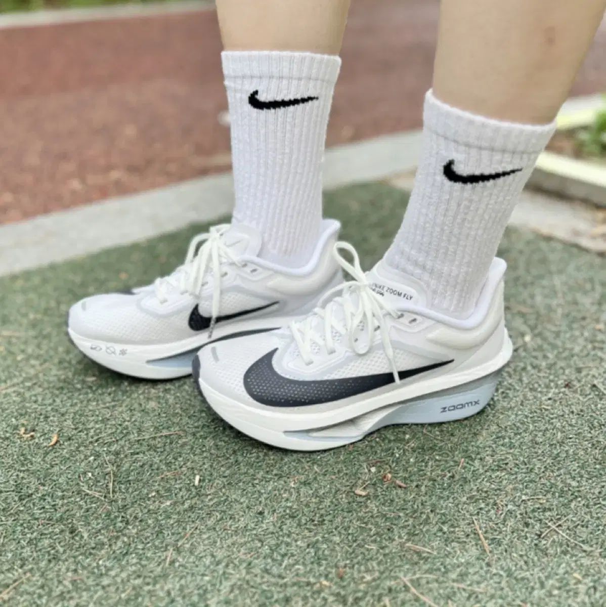 新品) NIKE ナイキ ズームフライ 6 白プラチナ 230mm