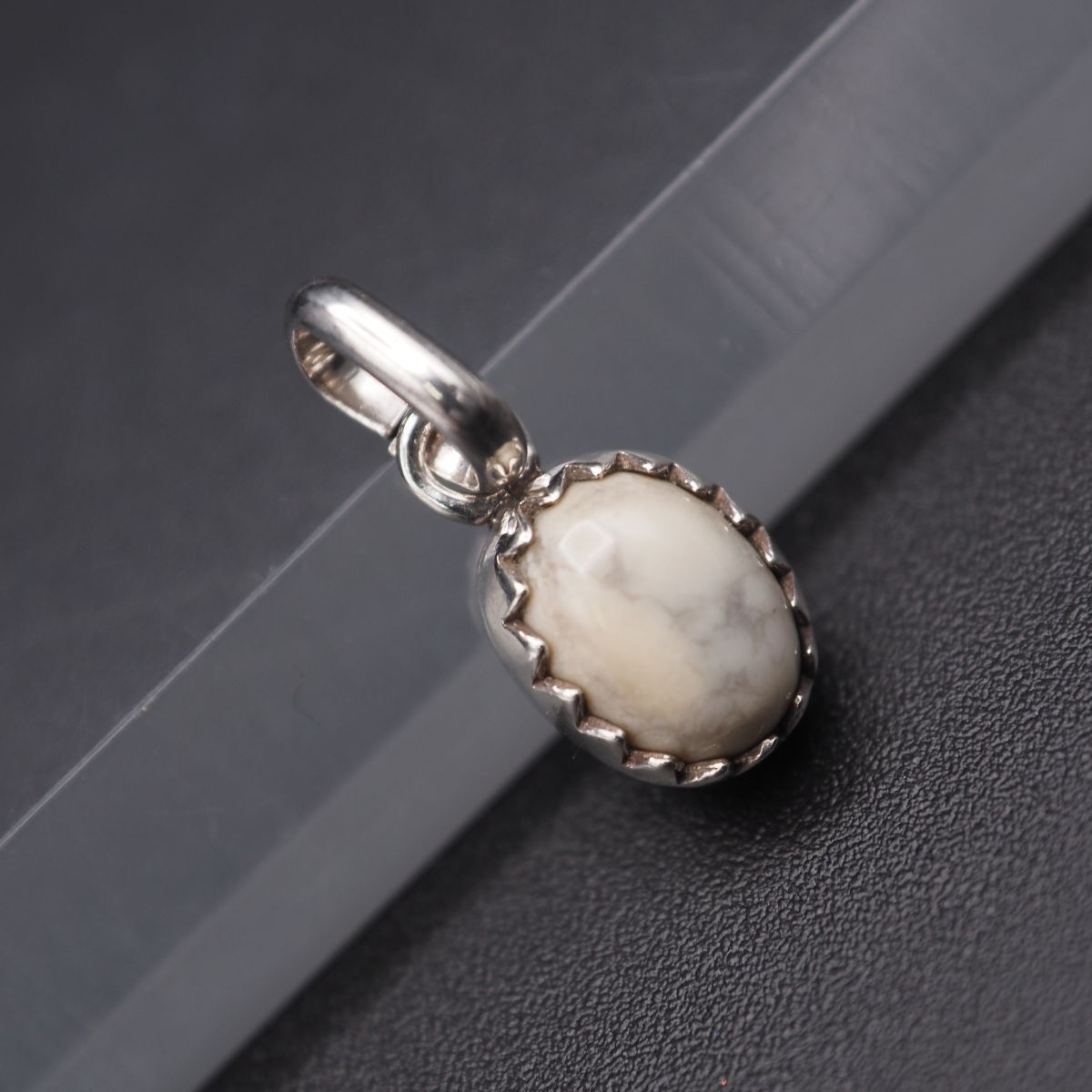 J 795 ホワイトターコイズ トルコ石 UC SILVER刻印 ペンダント トップ デザイン シルバー チャーム ヘッド ヴィンテージ 誕生石