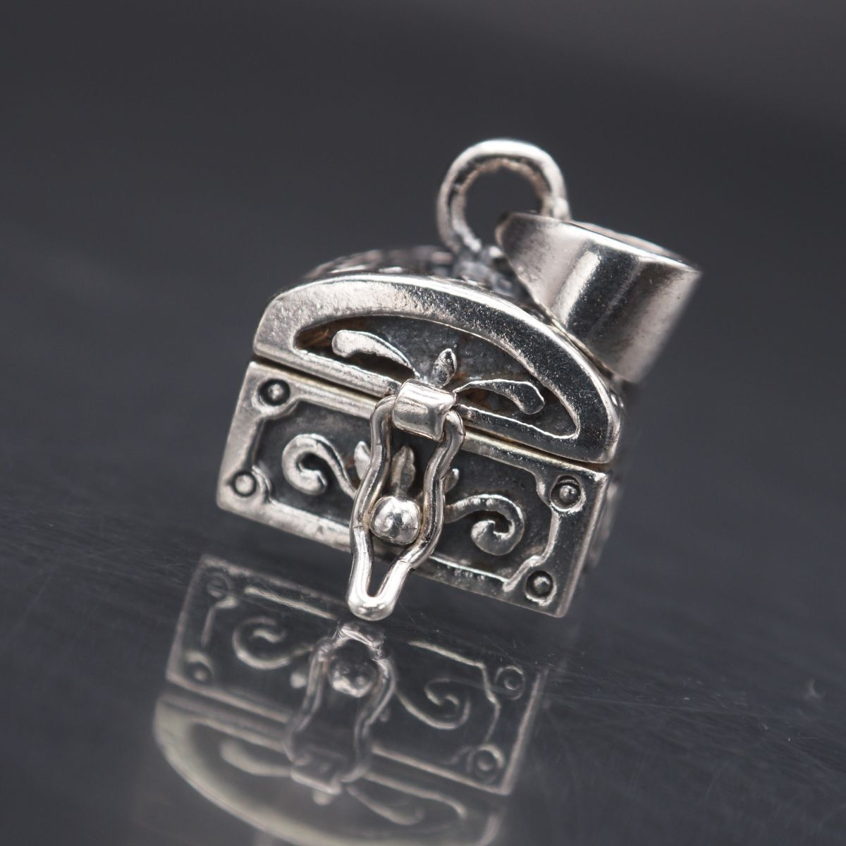 J809 ヴィンテージ 925刻印 ペンダント トップ ロケット 宝箱 J809 ヴィンテージ 925刻印 ペンダント トップ ロケット 宝箱