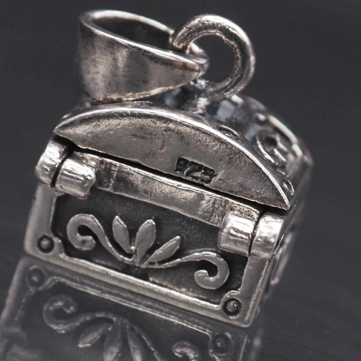 J809 ヴィンテージ 925刻印 ペンダント トップ ロケット 宝箱 J809 ヴィンテージ 925刻印 ペンダント トップ ロケット 宝箱