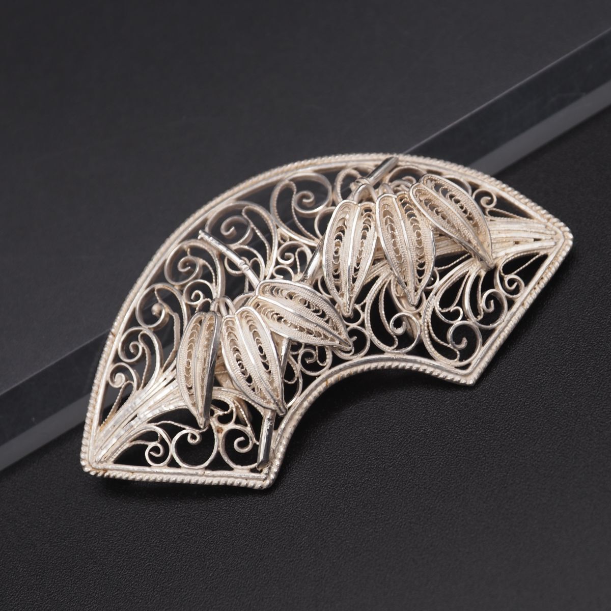 J 763 ヴィンテージ SILVER刻印 帯留め フィリグリー 銀線細工 竹 笹 デザイン シルバー 和装小物